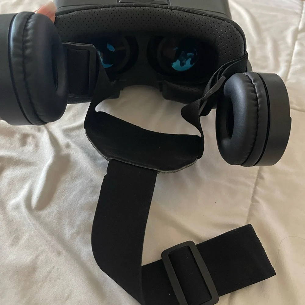 Black Virtual Reality Glasses